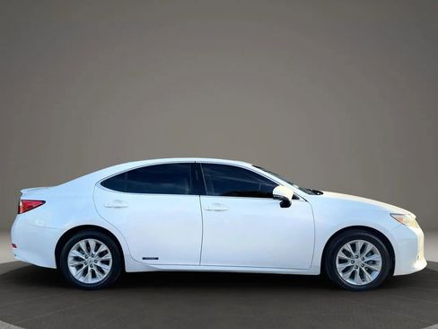 Used 2013 Lexus ES 300h w/ Luxury Pkg FWD image 14