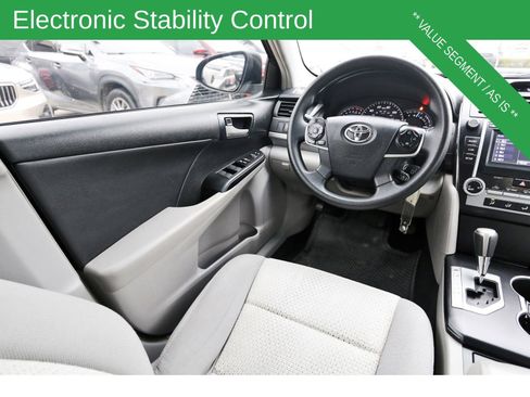 Used 2014 Toyota Camry LE image 9