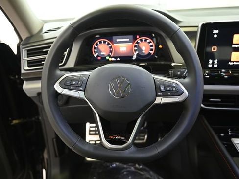 New 2026 Volkswagen Atlas Peak Edition AWD/4WD image 4