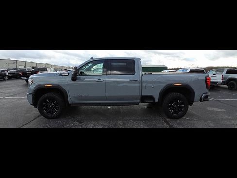 Used 2025 GMC Sierra 2500 AT4 w/ Technology Package image 3