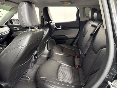 Used 2022 Jeep Compass Latitude image 18