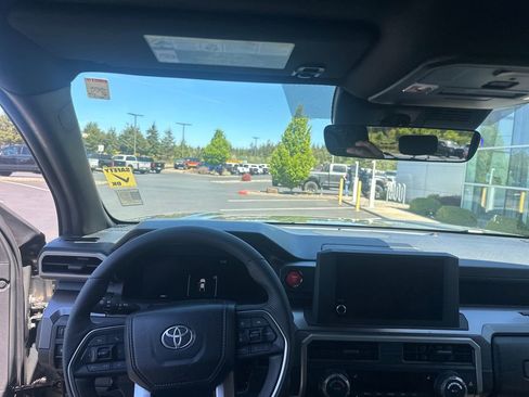 Used 2025 Toyota Tacoma TRD Off-Road AWD/4WD image 12