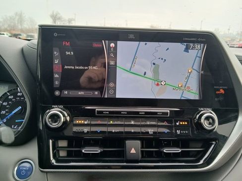 Used 2020 Toyota Highlander Platinum image 31