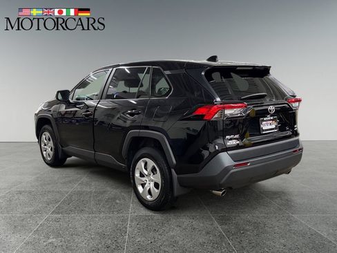 Used 2024 Toyota RAV4 LE AWD/4WD image 5