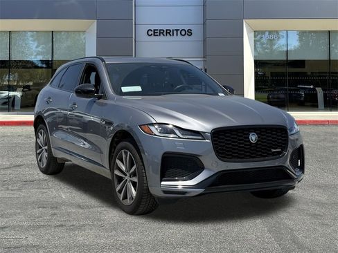 Used 2025 Jaguar F-PACE R-Dynamic S image 3