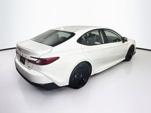 Used 2026 Toyota Camry SE FWD image 9