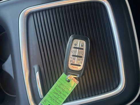 Used 2021 Chrysler Pacifica Touring-L image 28