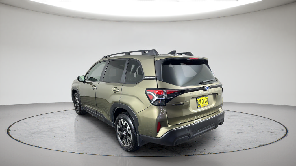 Used 2025 Subaru Forester Premium AWD/4WD image 11