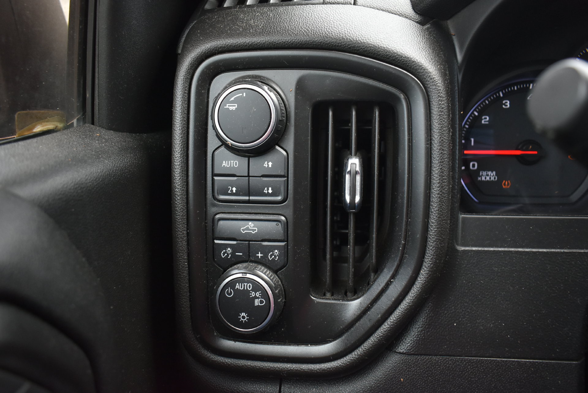 Used 2019 Chevrolet Silverado 1500 Custom Trail Boss w/ Custom Convenience Package AWD/4WD image 16