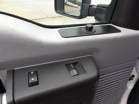 Used 2015 Ford F550 2WD Regular Cab Super Duty w/ Power Equipment Group image 15