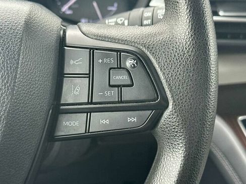 Used 2024 Toyota Sienna LE AWD/4WD image 29