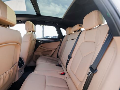 Used 2025 Porsche Macan image 24