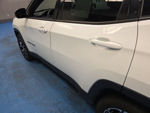 Used 2025 Jeep Compass Limited AWD/4WD image 11