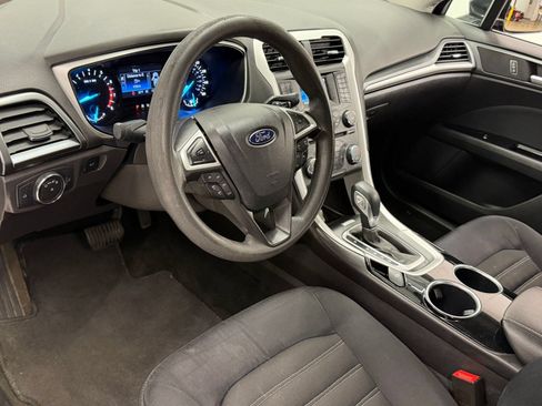 Used 2014 Ford Fusion SE FWD image 3