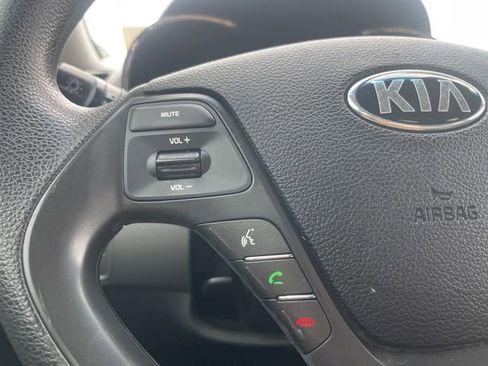 Used 2017 Kia Forte LX image 13