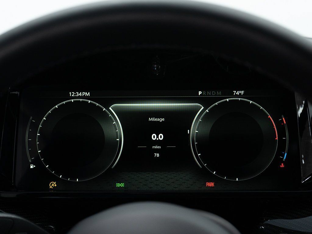 Used 2025 Aston Martin Vanquish RWD image 27