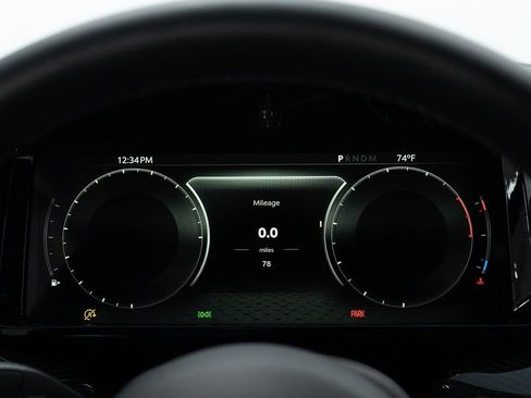Used 2025 Aston Martin Vanquish RWD image 27