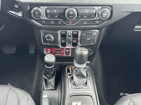 Used 2025 Jeep Wrangler Unlimited Sport AWD/4WD image 13