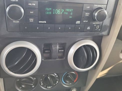 Used 2009 Jeep Wrangler Sahara image 17