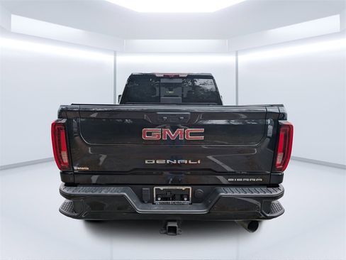 Used 2023 GMC Sierra 2500 Denali w/ Denali Black Diamond Edition image 4