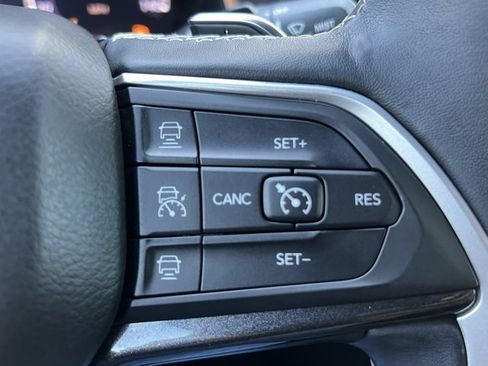 Used 2021 Jeep Grand Cherokee L Laredo image 15