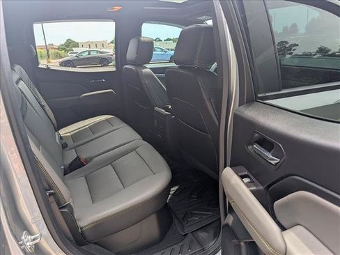 Used 2025 Chevrolet Colorado ZR2 w/ Technology Package AWD/4WD image 16