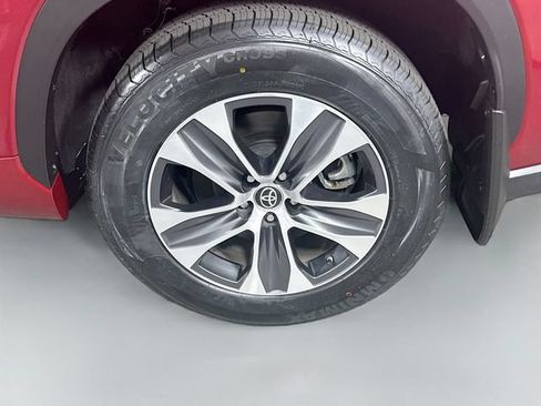 Used 2023 Toyota Highlander XLE AWD/4WD image 32