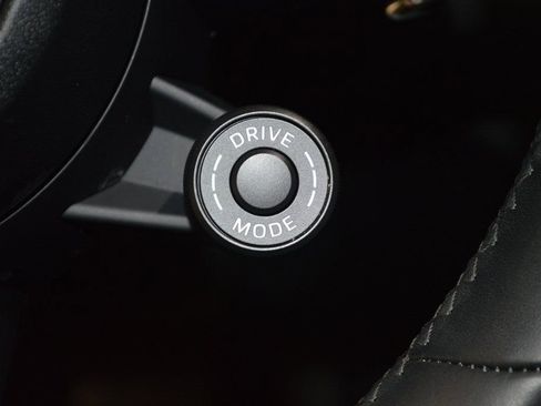 Used 2025 Porsche Macan image 31