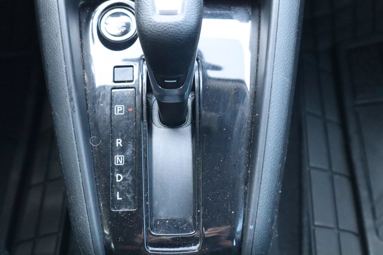 Used 2022 Nissan Kicks S FWD image 23