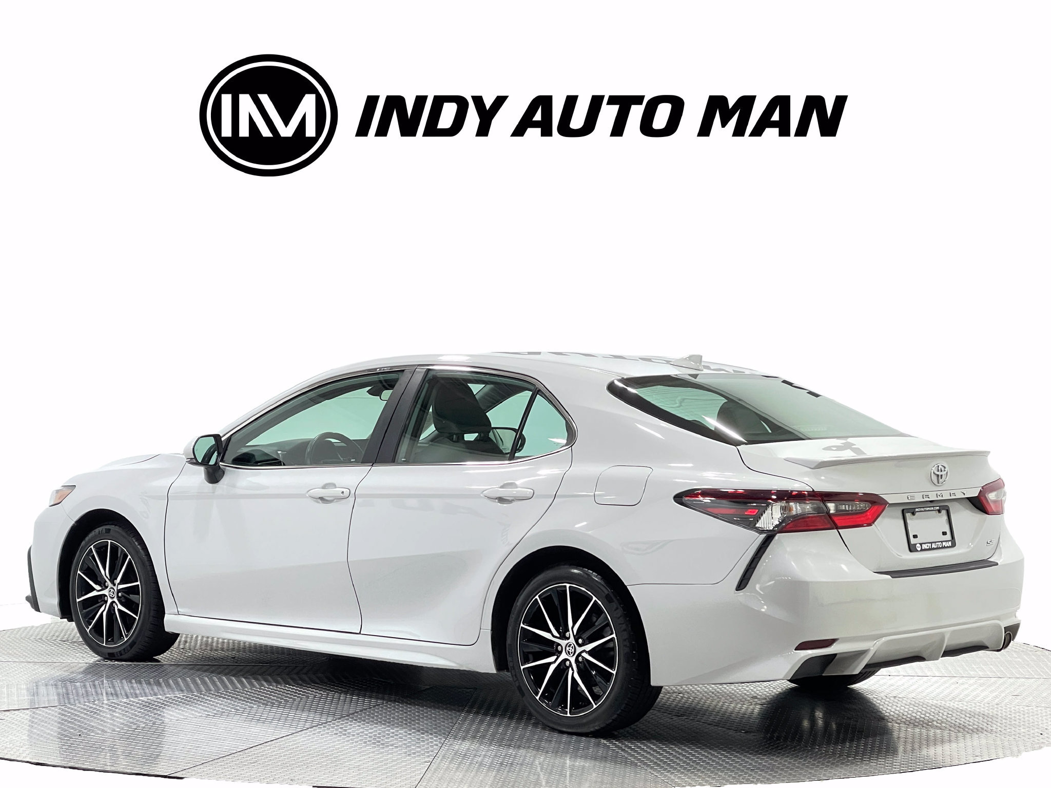 Used 2024 Toyota Camry SE w/ Cold Weather Package FWD image 6