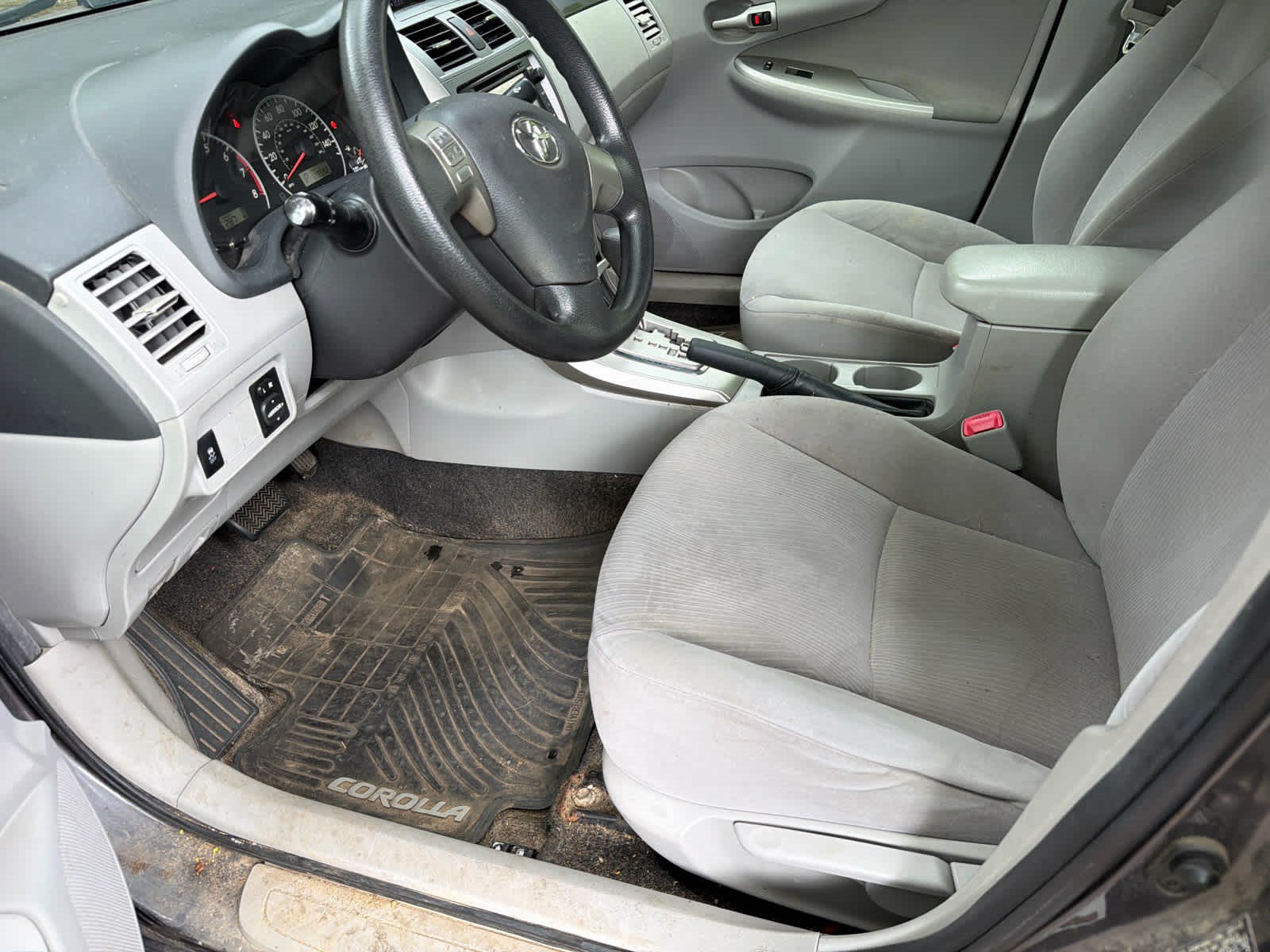 Used 2013 Toyota Corolla LE FWD image 5