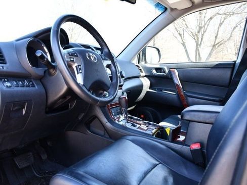 Used 2013 Toyota Highlander Limited image 12