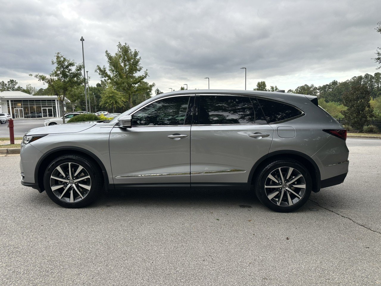 Used 2025 Acura MDX w/ Technology Package AWD/4WD image 2