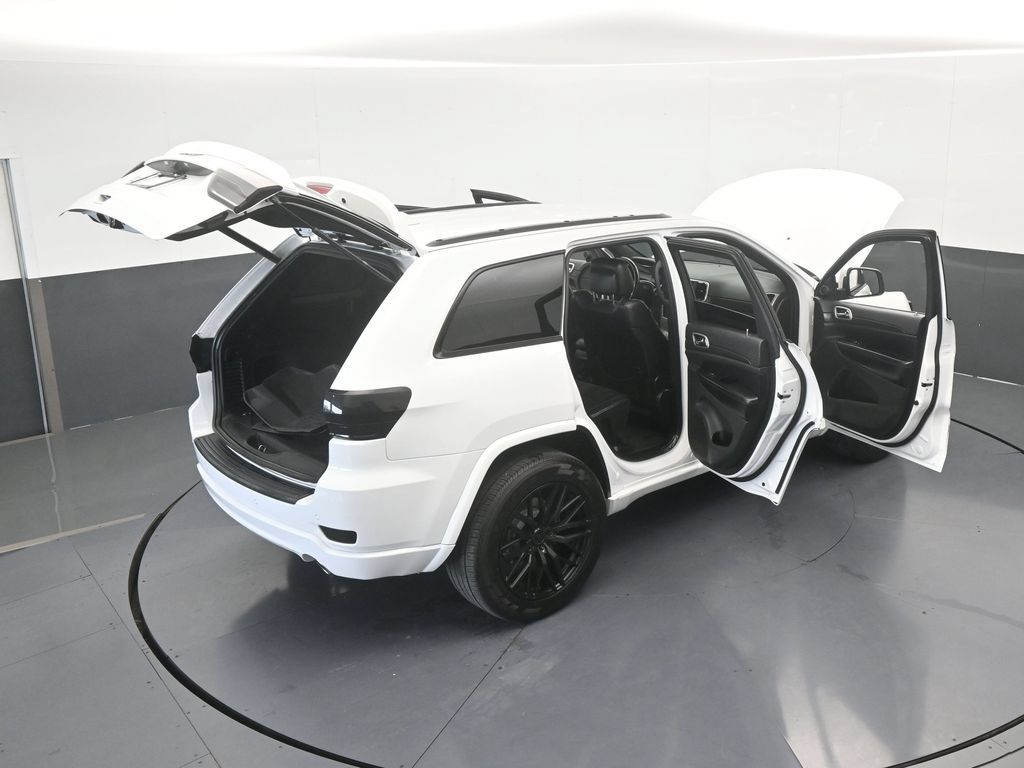 Used 2018 Jeep Grand Cherokee Altitude RWD image 66