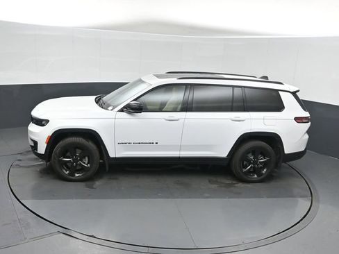 Used 2025 Jeep Grand Cherokee L Limited w/ Luxury Tech Group II image 36
