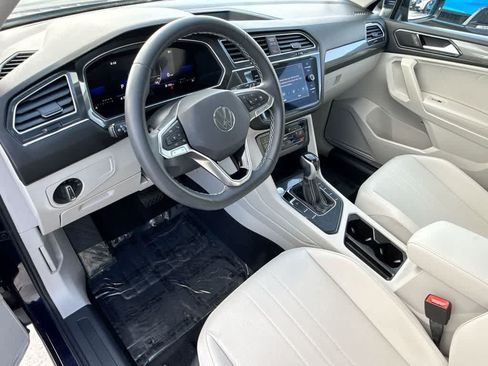 Certified 2023 Volkswagen Tiguan SE FWD image 13