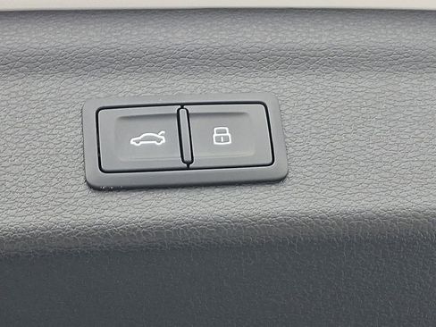 Certified 2025 Audi Q3 2.0T Premium Plus w/ Premium Plus Package image 32