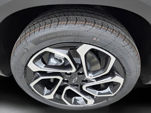 New 2026 Chevrolet Trax RS w/ Sunroof Package FWD image 32