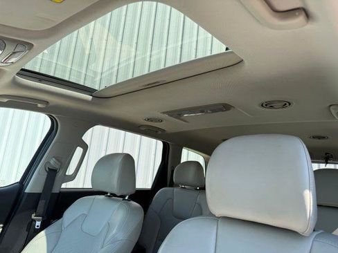 Used 2025 Kia Telluride S FWD image 11