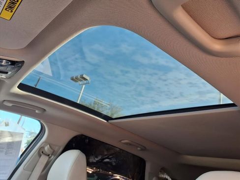 Used 2024 Kia Sorento SX image 3