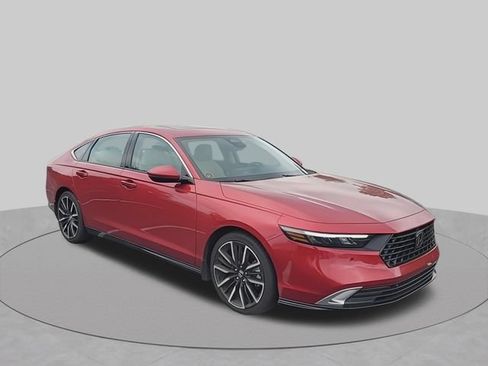Used 2024 Honda Accord Touring image 2
