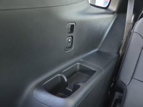 Used 2022 Chevrolet Traverse RS image 89