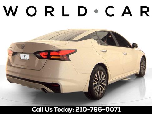 Used 2025 Nissan Altima 2.5 SV w/ SV Premium Package FWD image 2