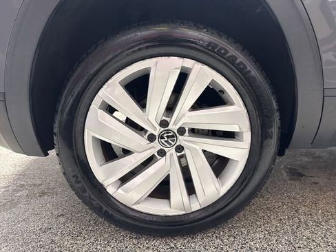 Used 2020 Volkswagen Atlas Cross Sport SE image 23