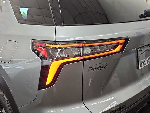Certified 2025 Chevrolet Equinox RS w/ Safety and Technology Package FWD image 40
