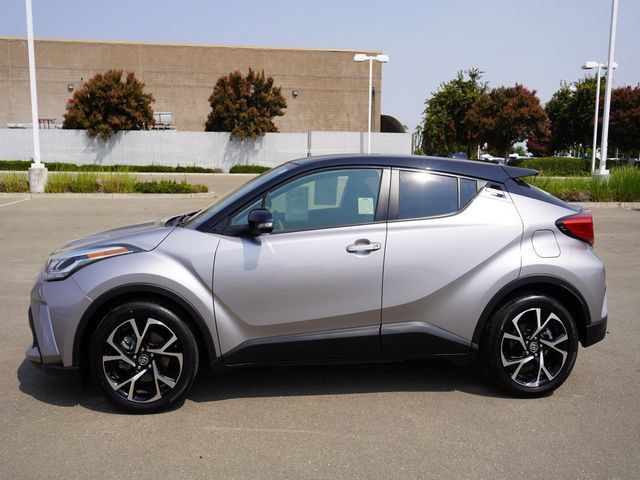 Used 2020 Toyota C-HR XLE FWD image 3