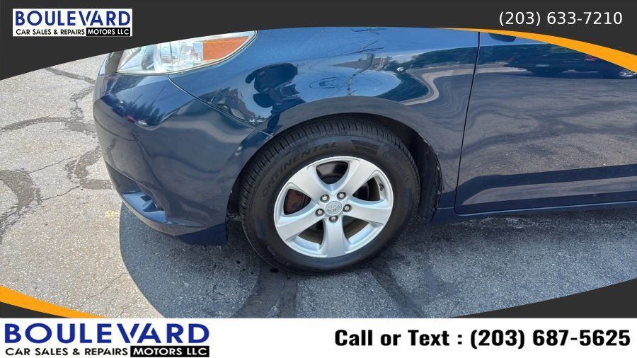 Used 2011 Toyota Sienna FWD image 9