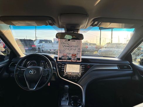 Used 2020 Toyota Camry SE image 13