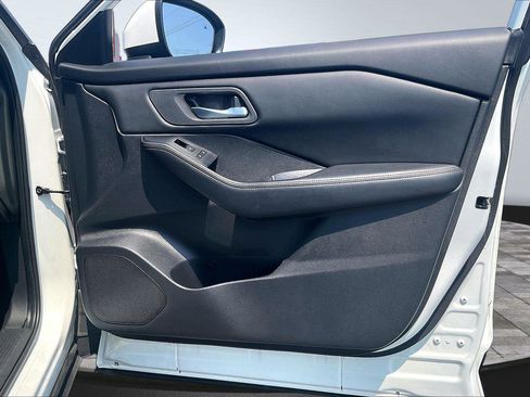 Certified 2024 Nissan Rogue SV FWD image 24