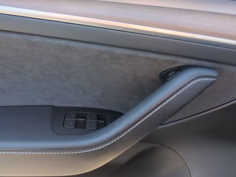 Used 2023 Tesla Model 3 Standard Range image 25